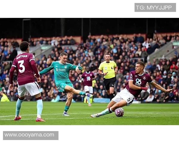 西甲焦点战曼城与皇马战平补时进球引发全场狂欢与转会传闻交织